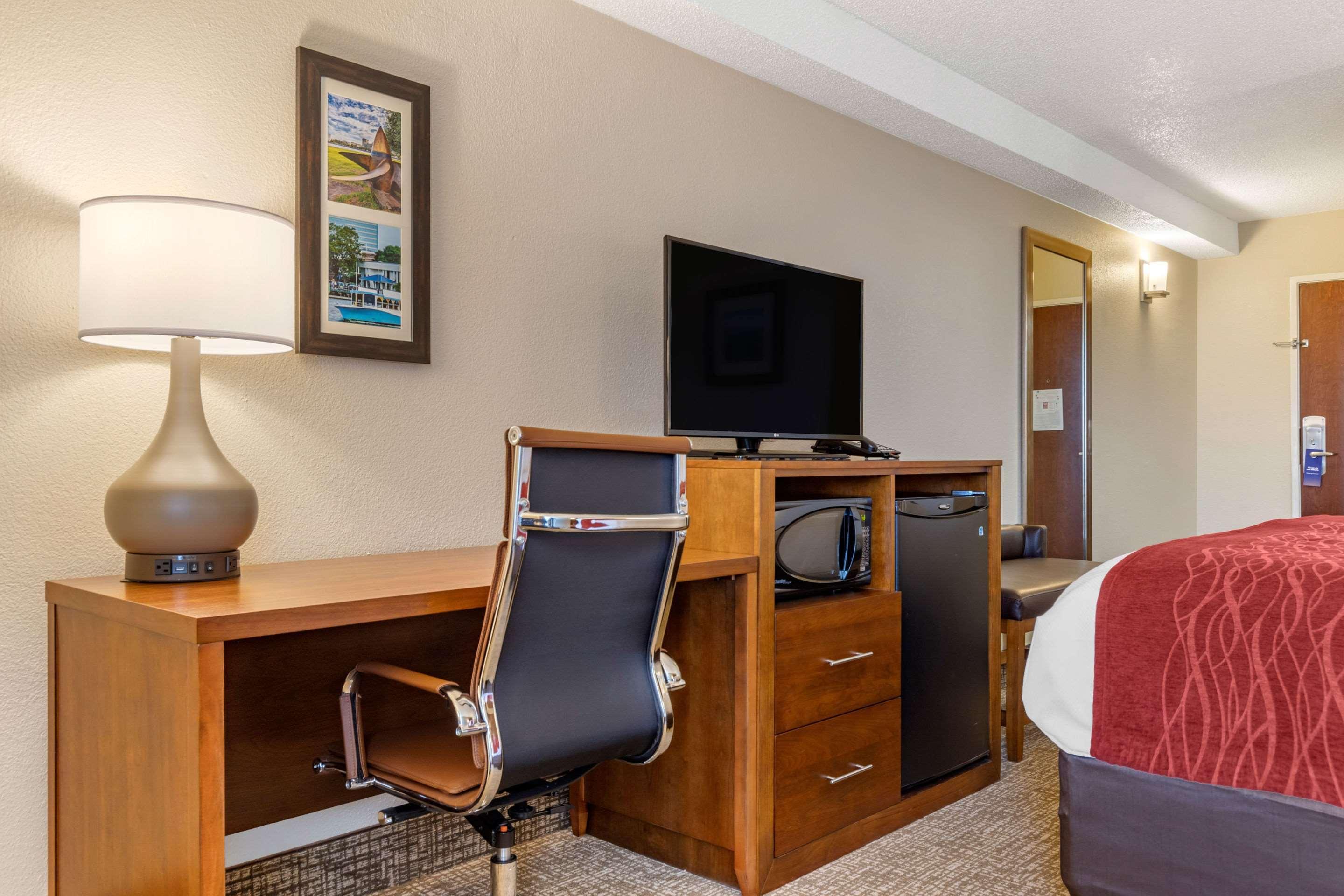 Comfort University Inn